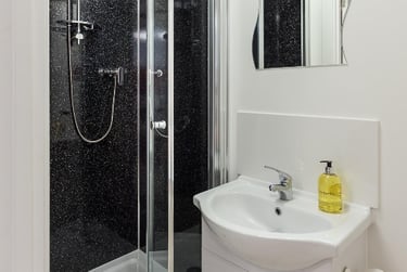 1 bed studio, Queens Terrace, City Centre, Southampton, SO143LR - Image 6